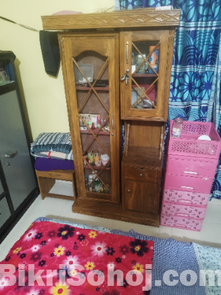 ড্রেসিং টেবিল